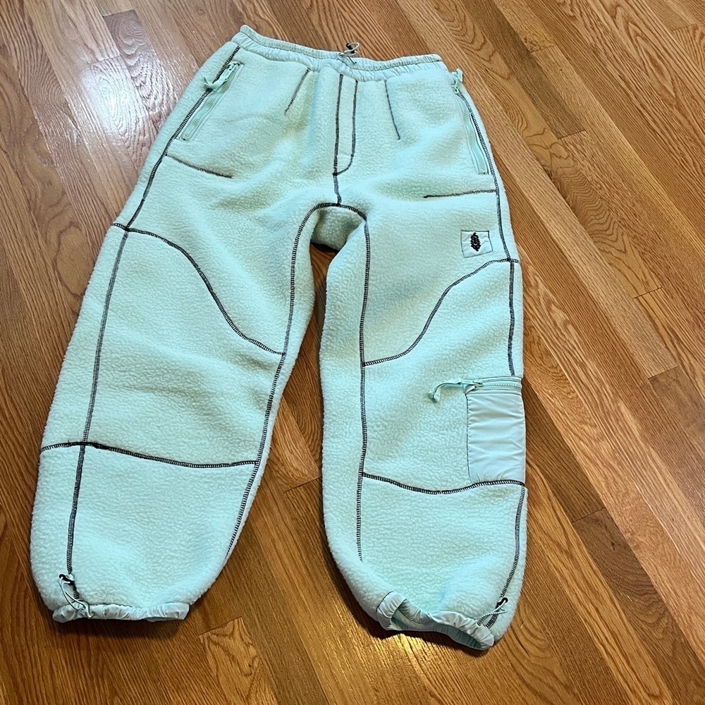 Free People Hit The Slopes Fleece Pants Size Medium NWT - Picture 16 of 16